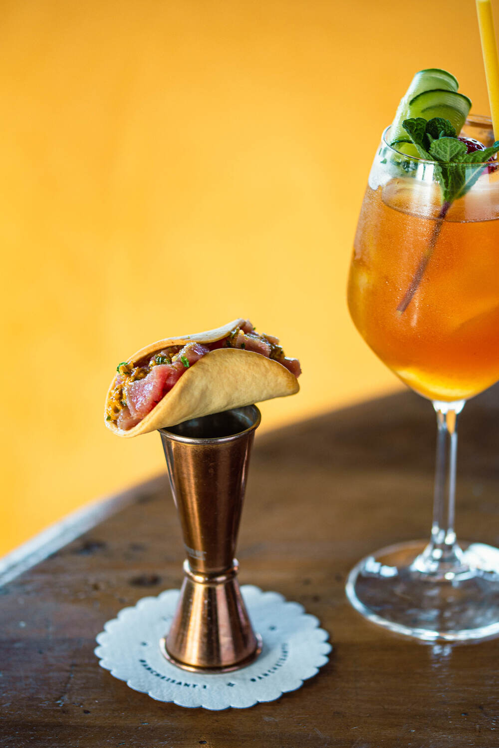 Mini taco di tonno con cocktail